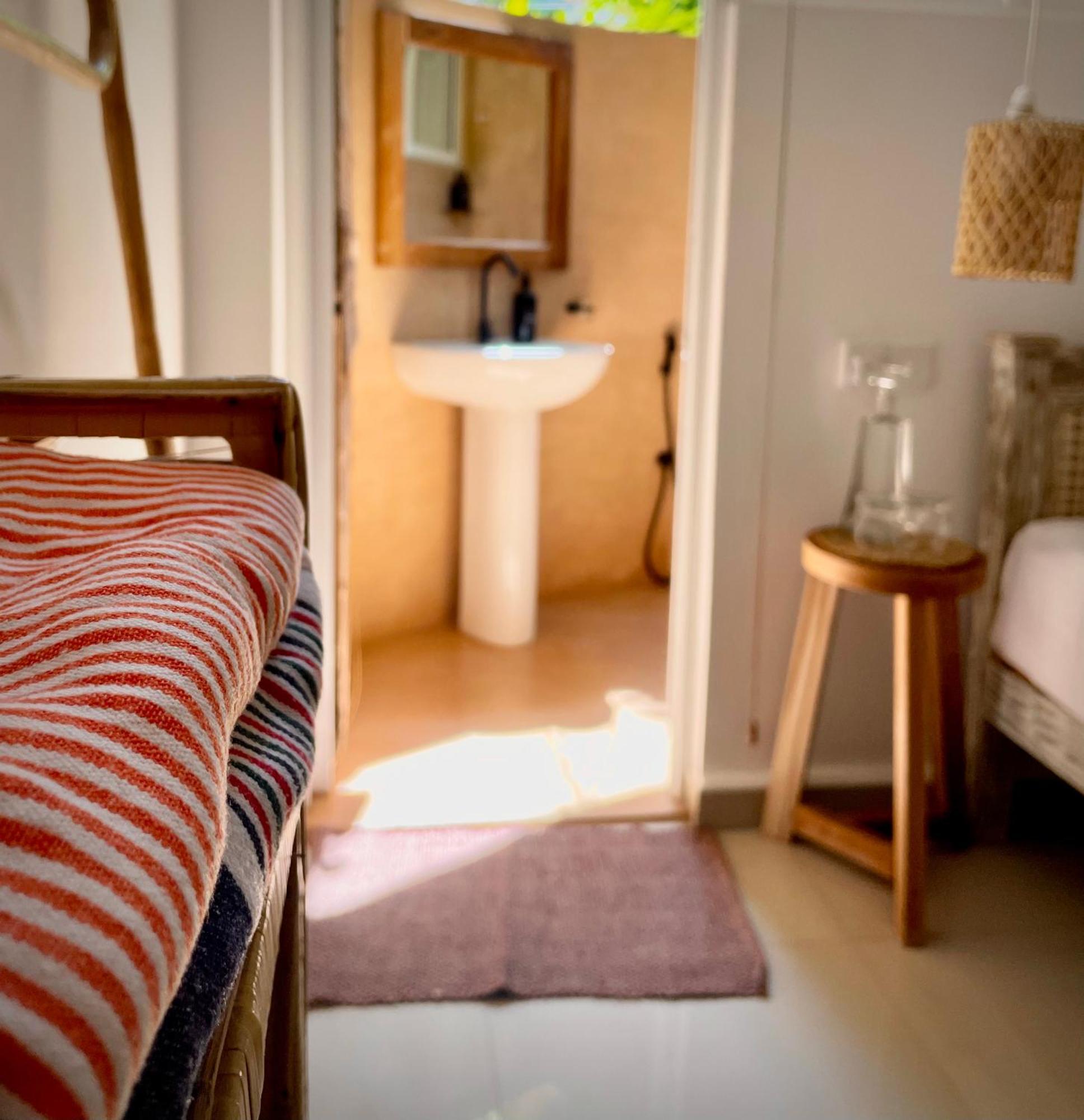 ホテル The Yard Hiriketiya ディックウェラ 部屋 写真